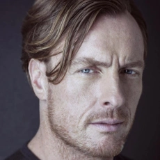 Toby Stephens
