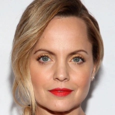 Mena Suvari