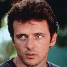 Aidan Quinn