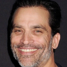 Johnathon Schaech