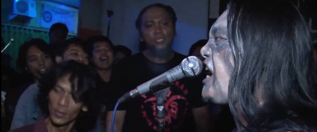 A l'Est de l'Enfer - Le documentaire (2013)