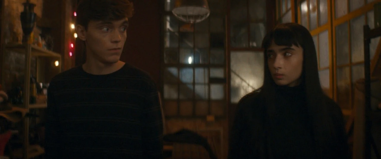 Vampira Humanista Procura Voluntário Suicida