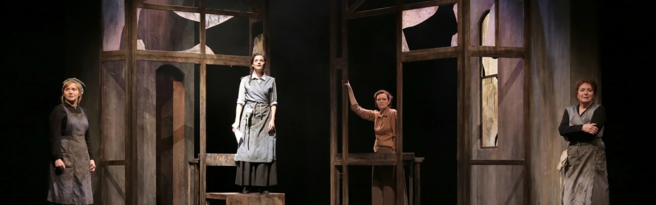 Les Filles aux mains jaunes