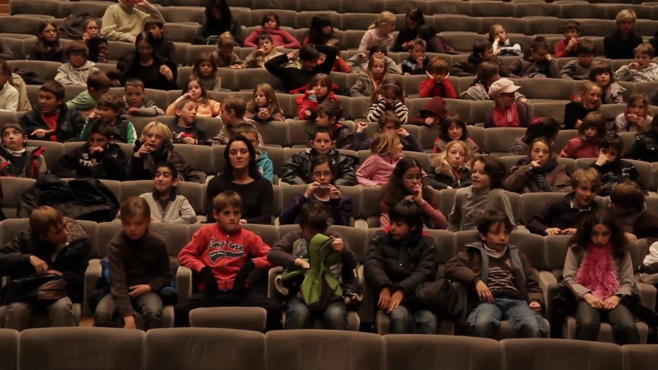 Une contrebasse en Méditerranée