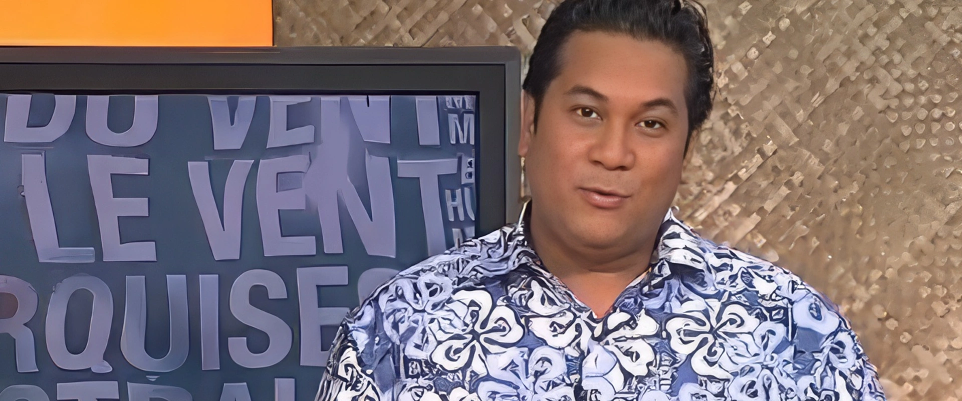 Ouverture des premiers journaux télévisés TNTV