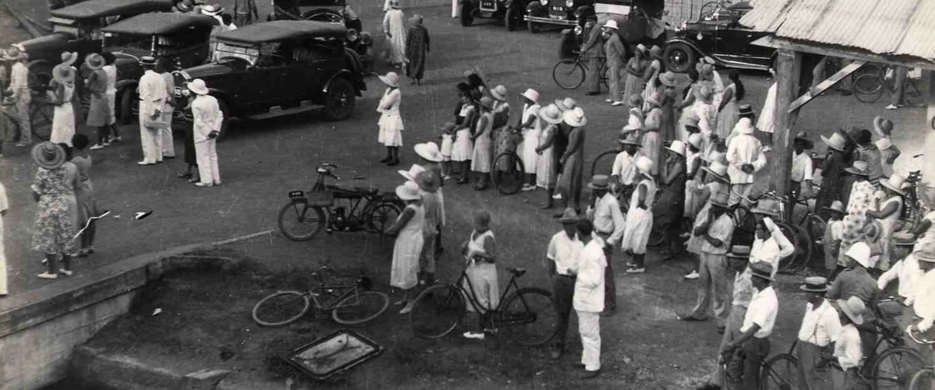 Roger Parry - Arrivée et départ d'un bateau