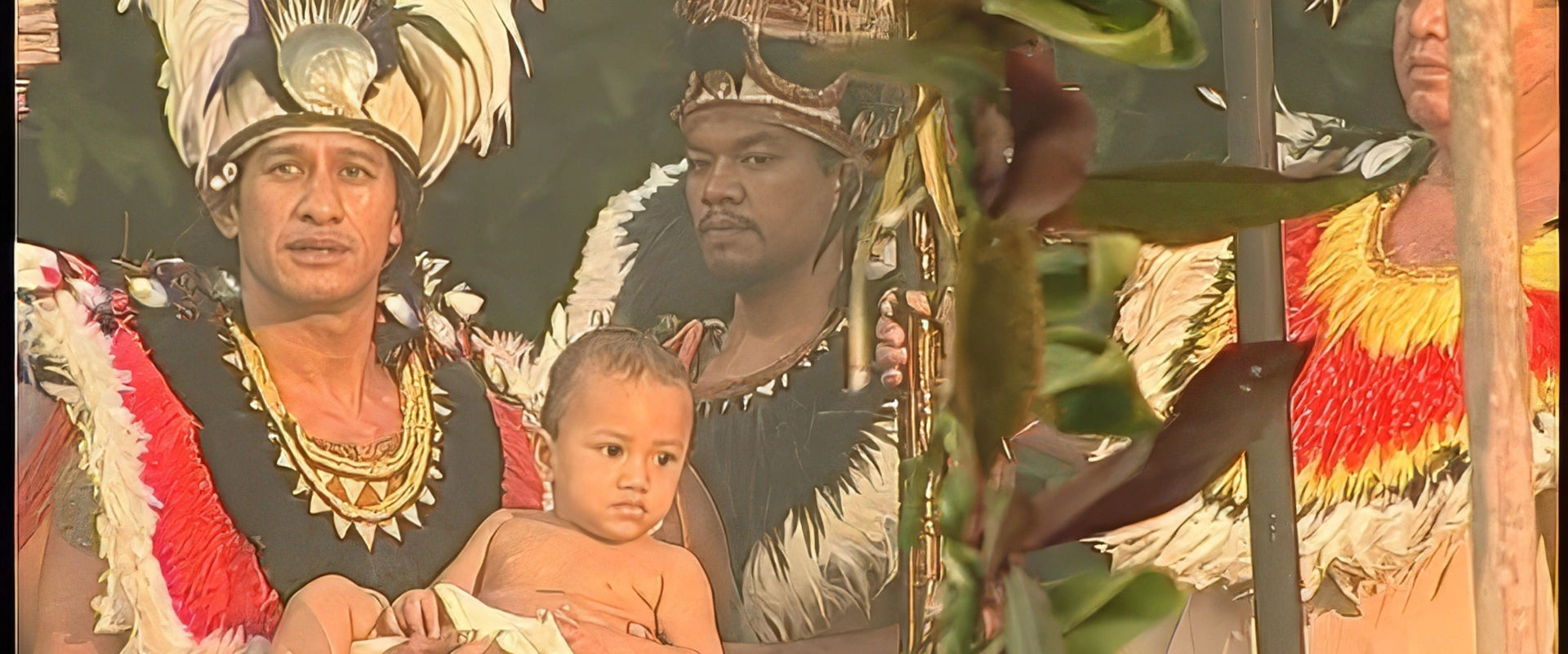 Reconstitution historique au marae Arahurahu - Présentation de son fils au chef