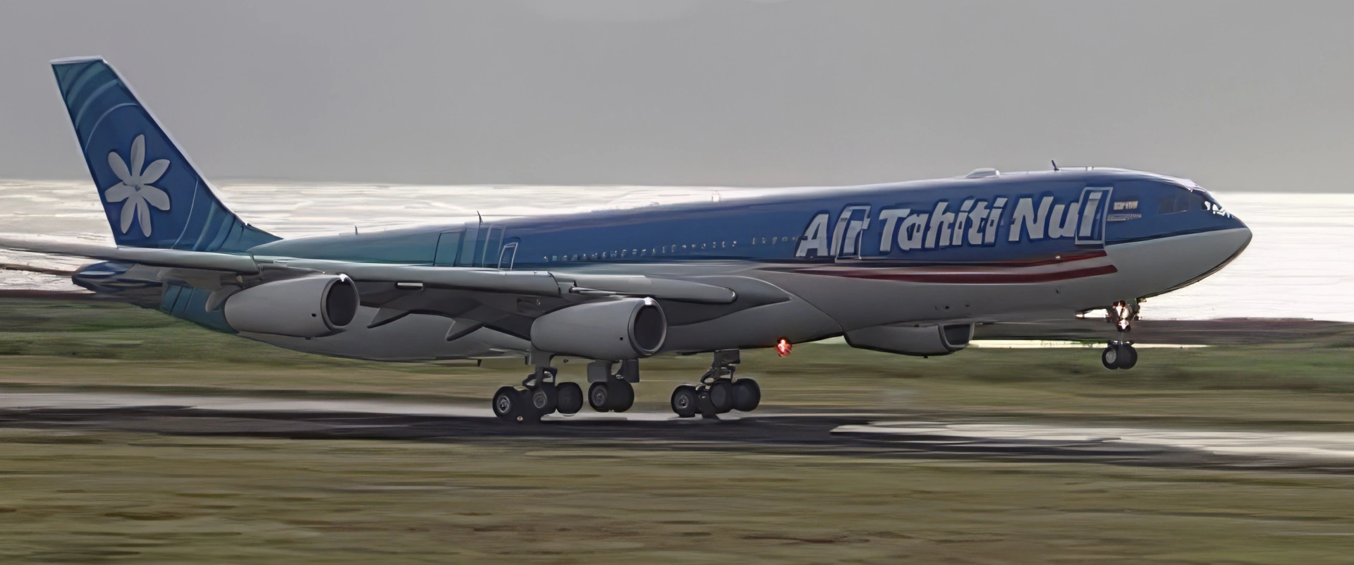 Arrivée de l'Airbus A340 Mangareva de Air Tahiti Nui à Tahiti