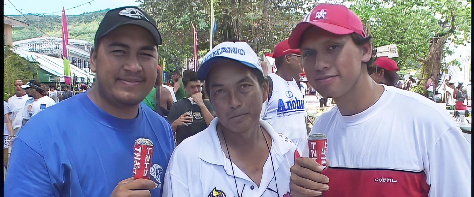 Préparatifs à Huahine de la course Hawaiki Nui Va'a 2002