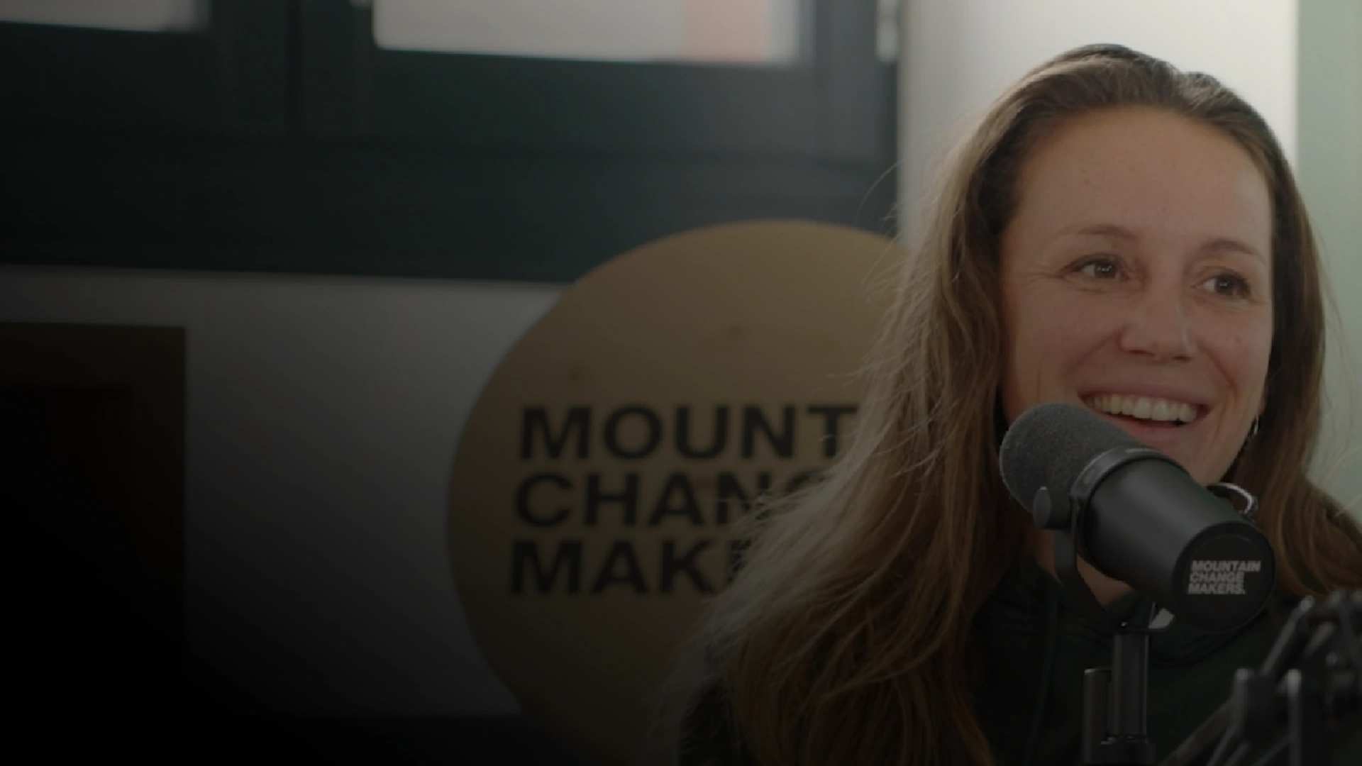 Flora Artzner, championne de wingfoil engagée