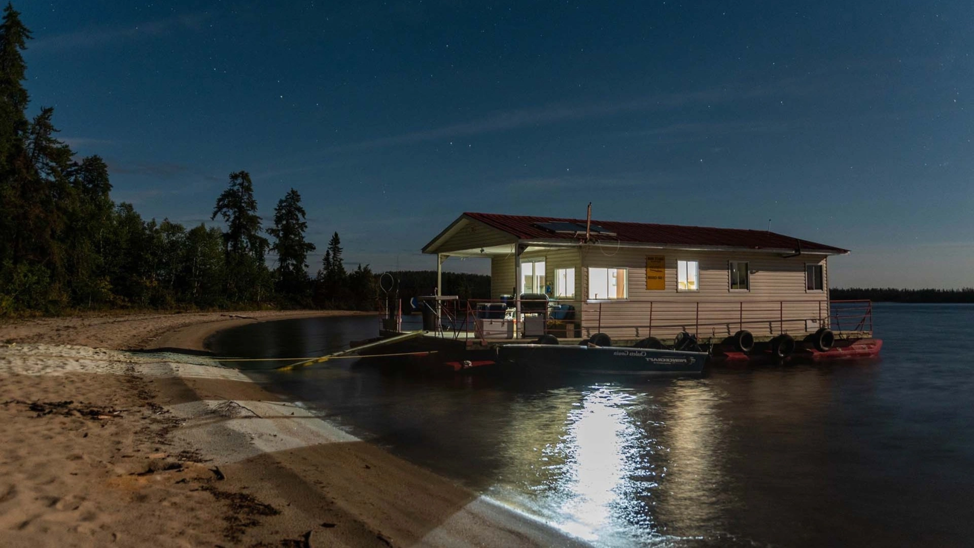 Coureurs de Bois : Aventure en Bateau Maison