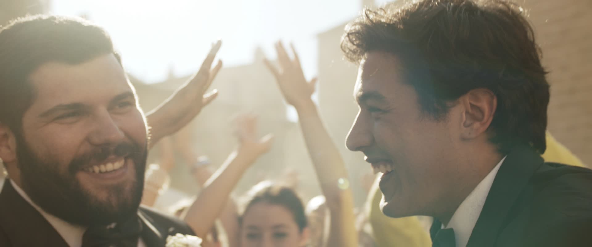 Tu peux embrasser le marié