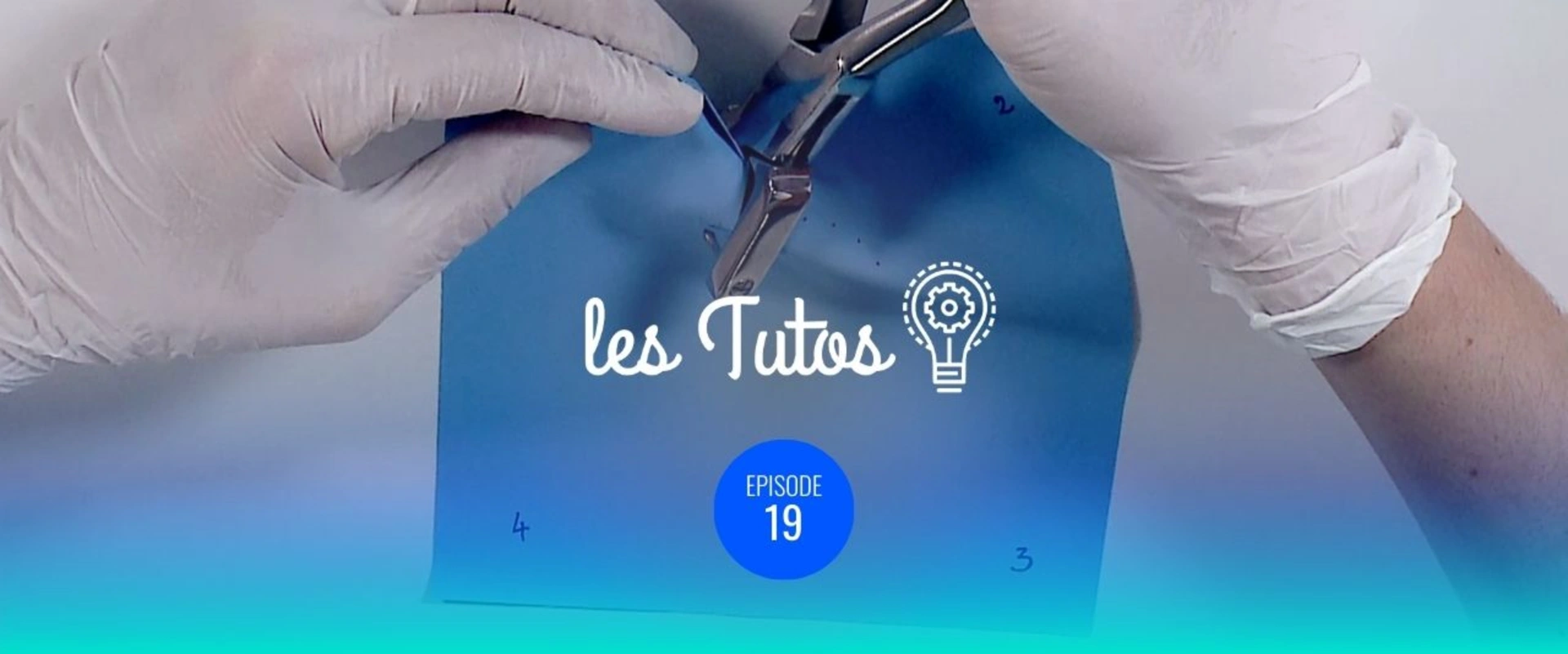 Pose de la digue isolation bloc antérieur (13 à 23)