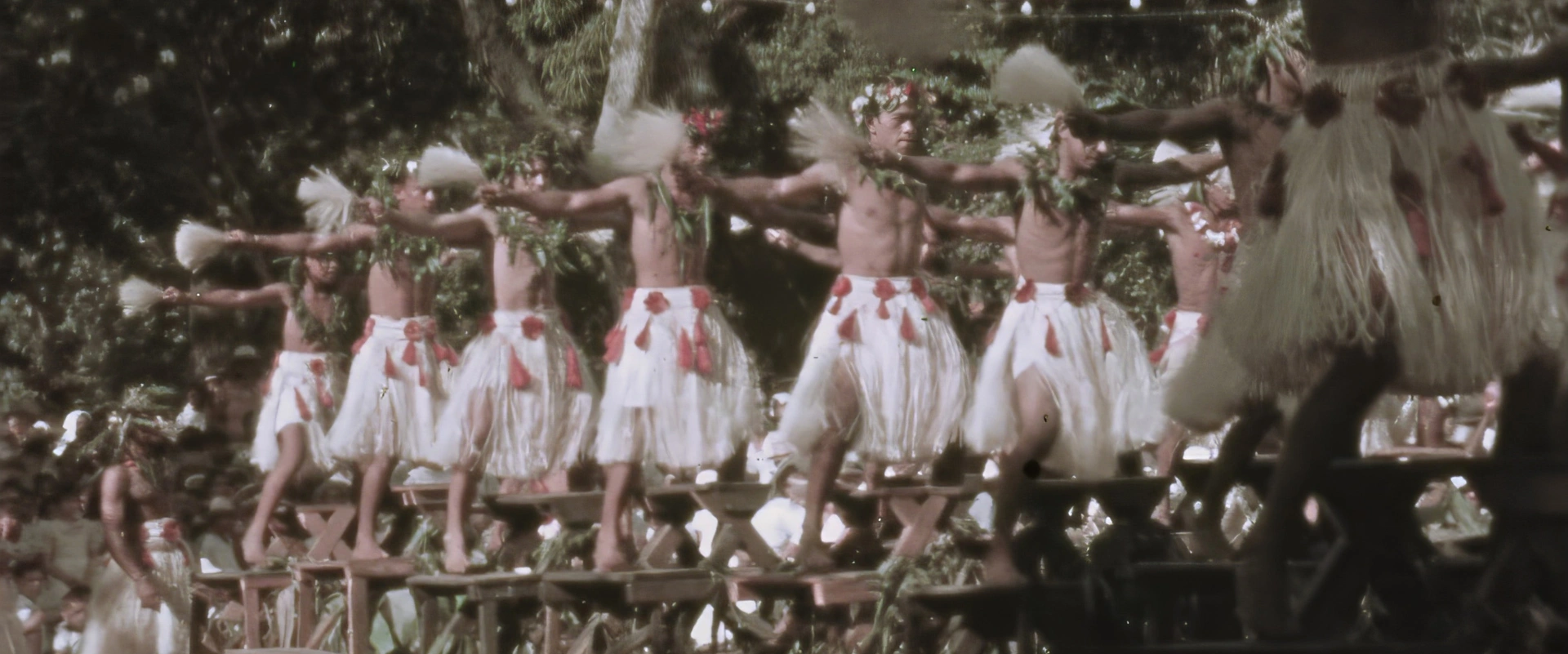 Films de Douglas Campbell - Tiurai 1937 - Danse des trétaux sur la Place Tarahoi
