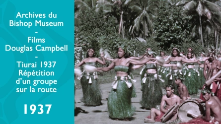 Films de Douglas Campbell - Tiurai 1937 - Répétition d'un groupe de danse sur la route