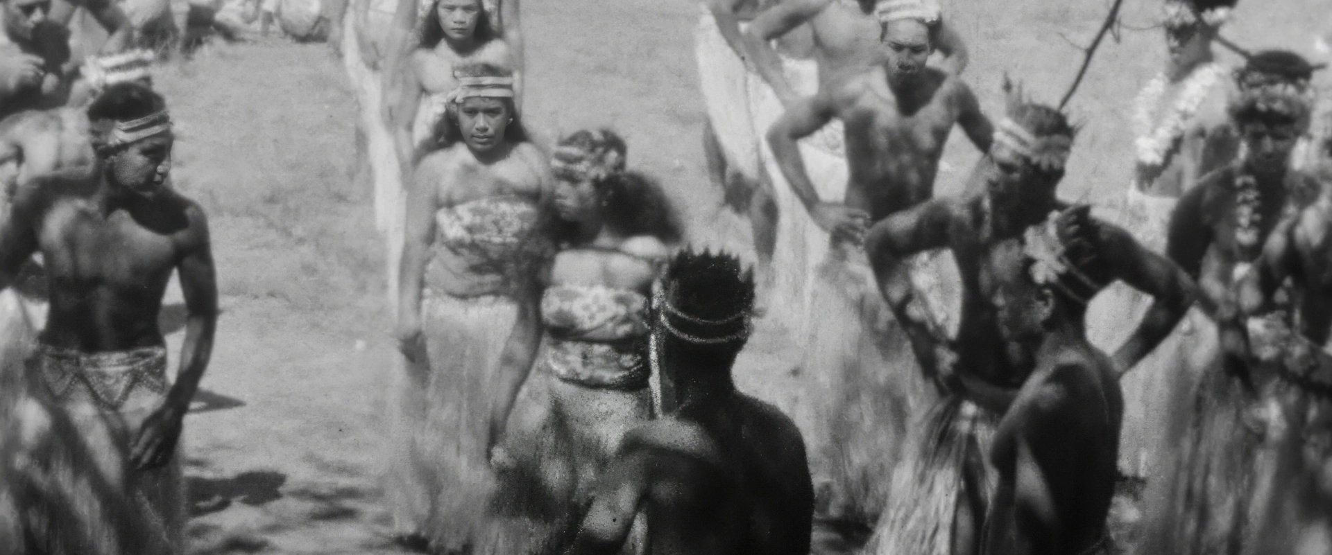 Films de Douglas Campbell - Tiurai 1937 - Répétition d'un groupe de danse