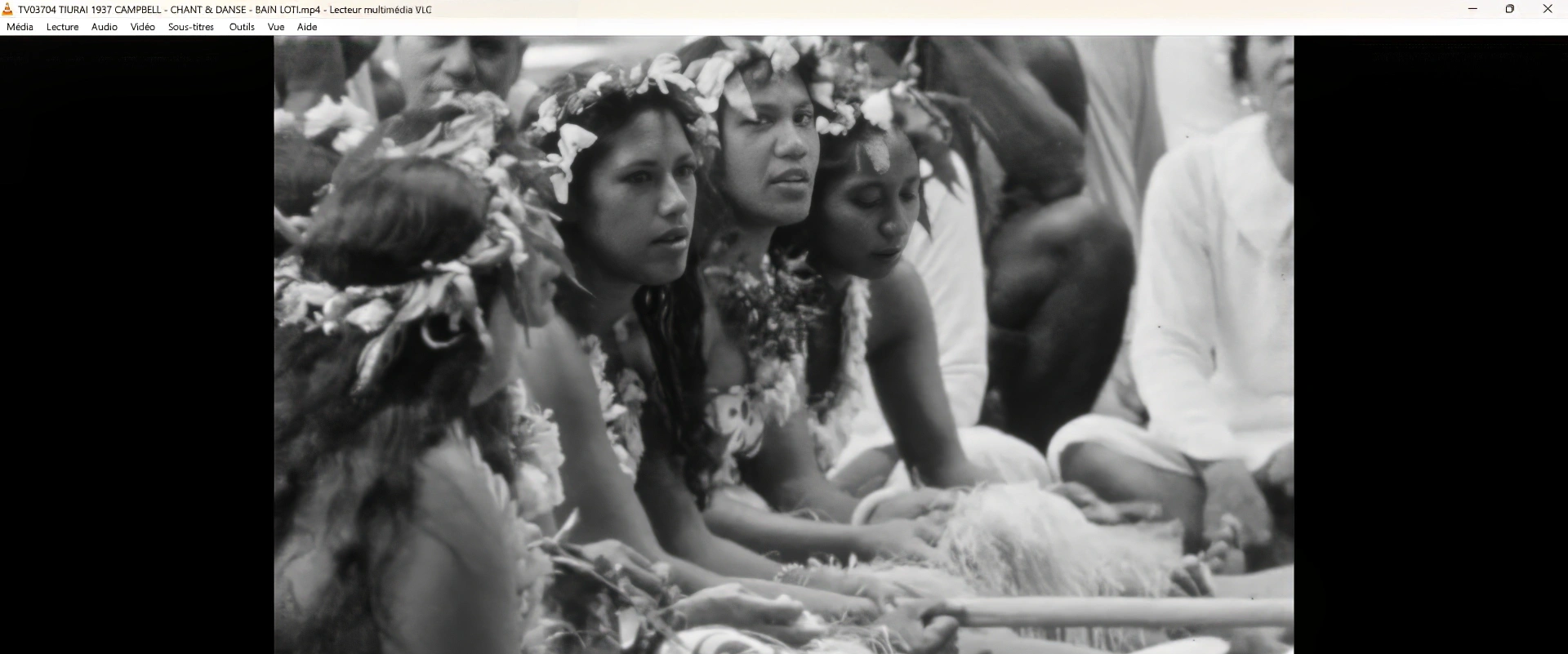 Films de Douglas Campbell - Tiurai 1937 - Groupe de chant et de danse - Chasse à la baleine - Bain Loti