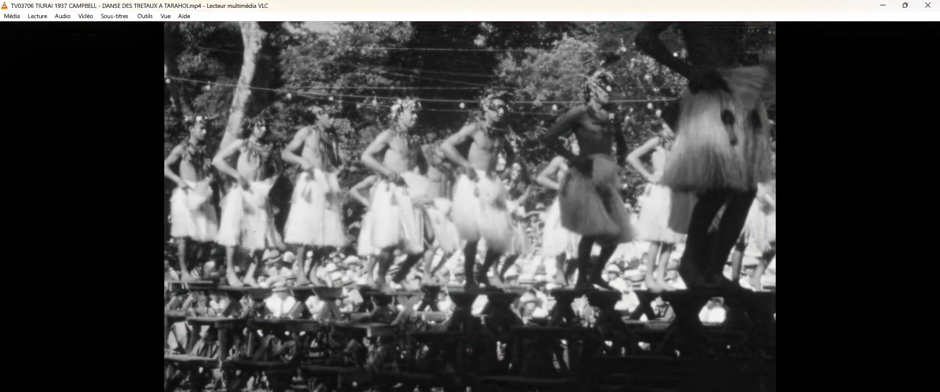 Films de Douglas Campbell - Tiurai 1937 - Danse des tréteaux - Place Tarahoi & pirogues en mer