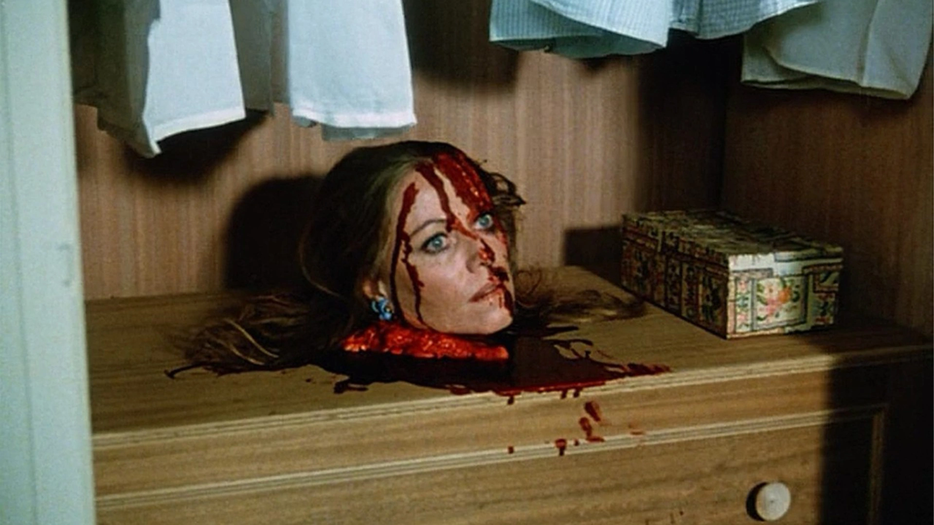 Mil gritos tiene la noche