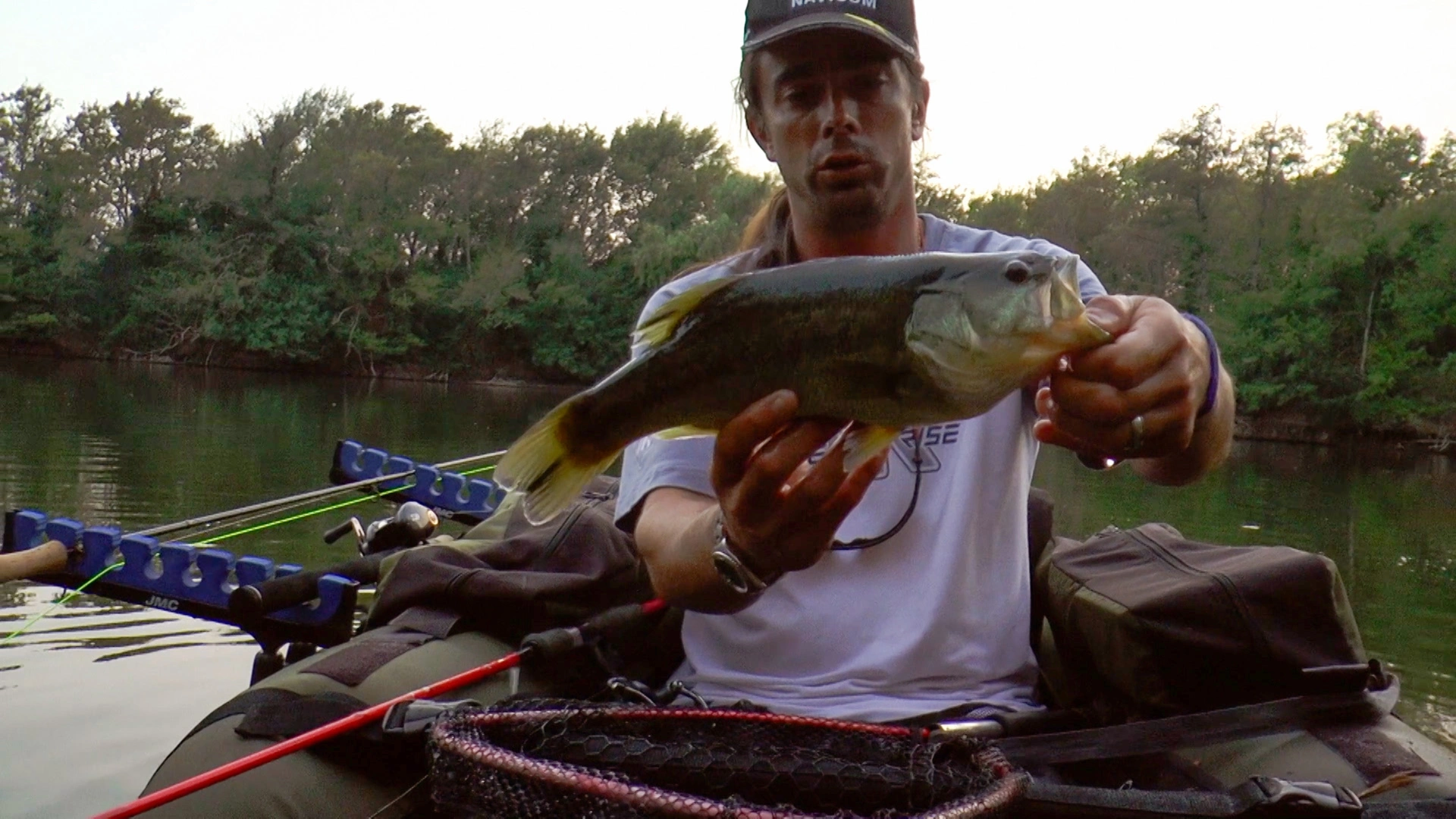 Black bass en float tube