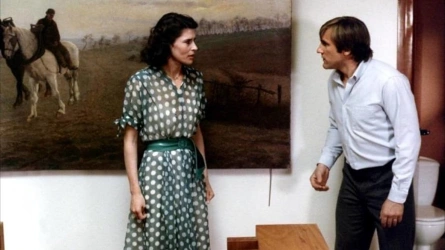 Kvinna i huset bredvid