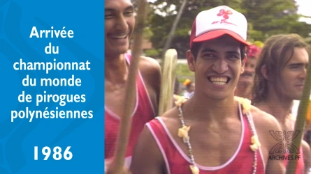 Arrivée du championnat du monde de pirogues polynésiennes en 1986