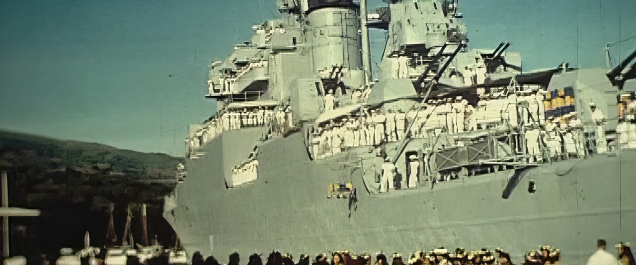 Accueil du croiseur anti-aérien De Grasse à Tahiti