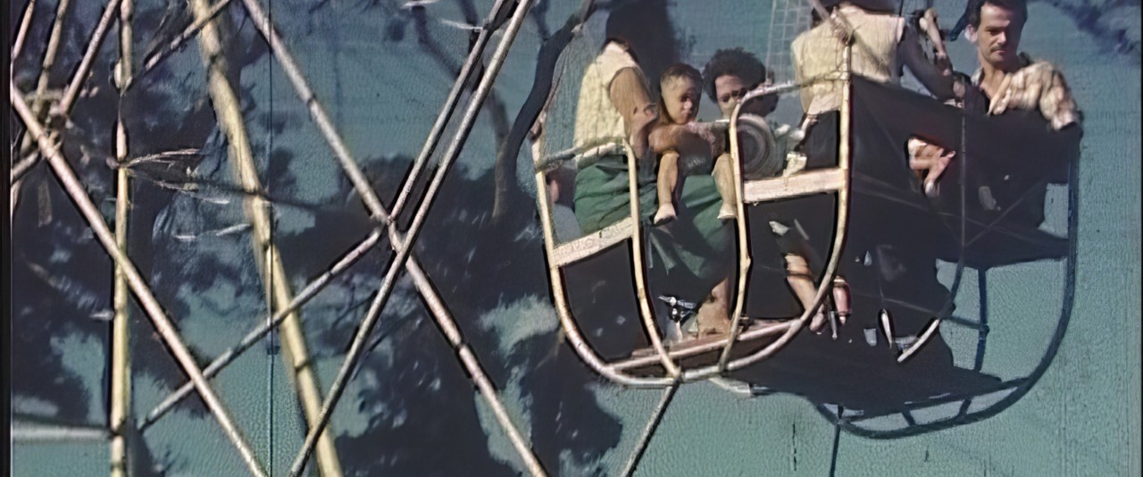 Fête foraine et courses de pirogue du Tiurai