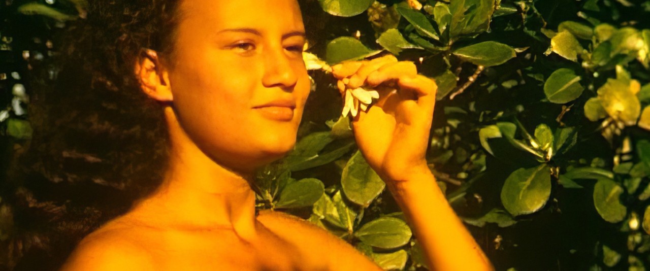 Tahiti Films - Vahine aux tiare