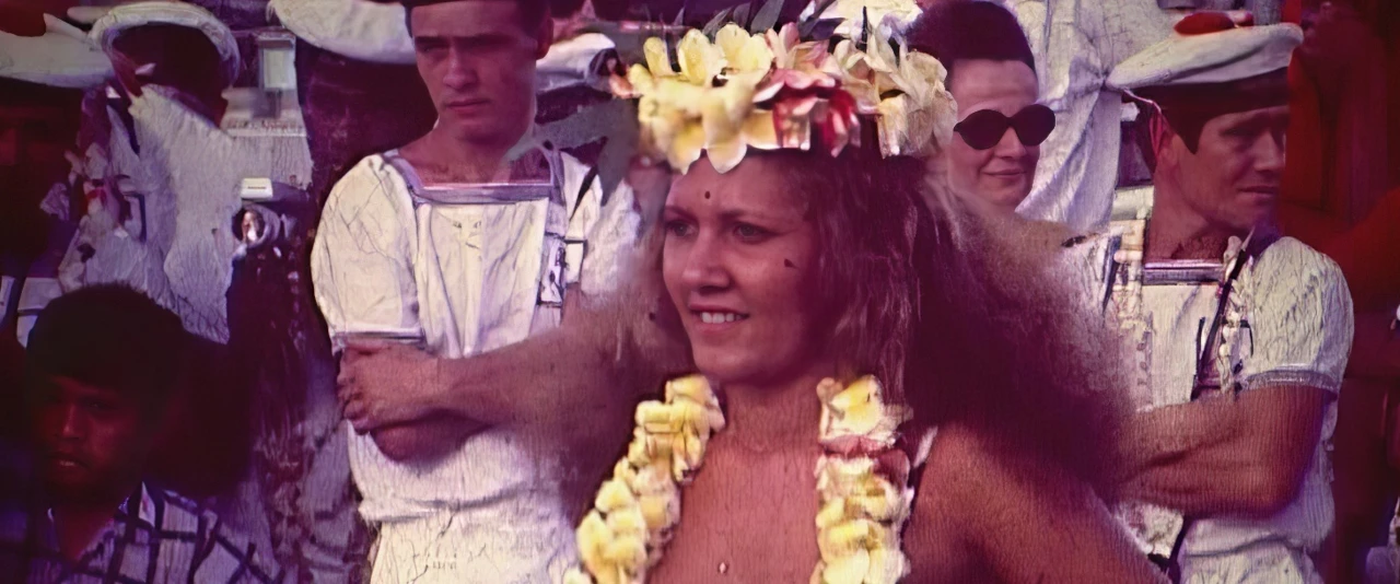 Mémoires de Polynésie - 'Ori Tahiti au départ d'un navire de la marine