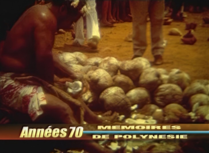 Mémoires de Polynésie - Concours de décorticage de noix de coco