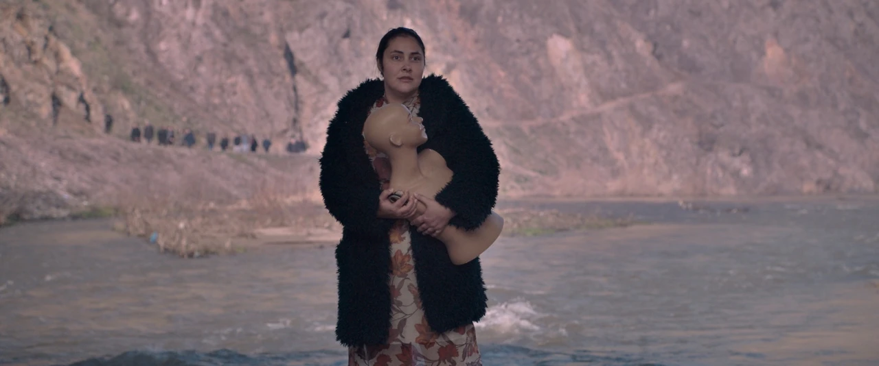 Gud finns, hennes namn är Petrunya