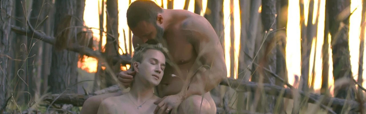 Derrière Les Arbres